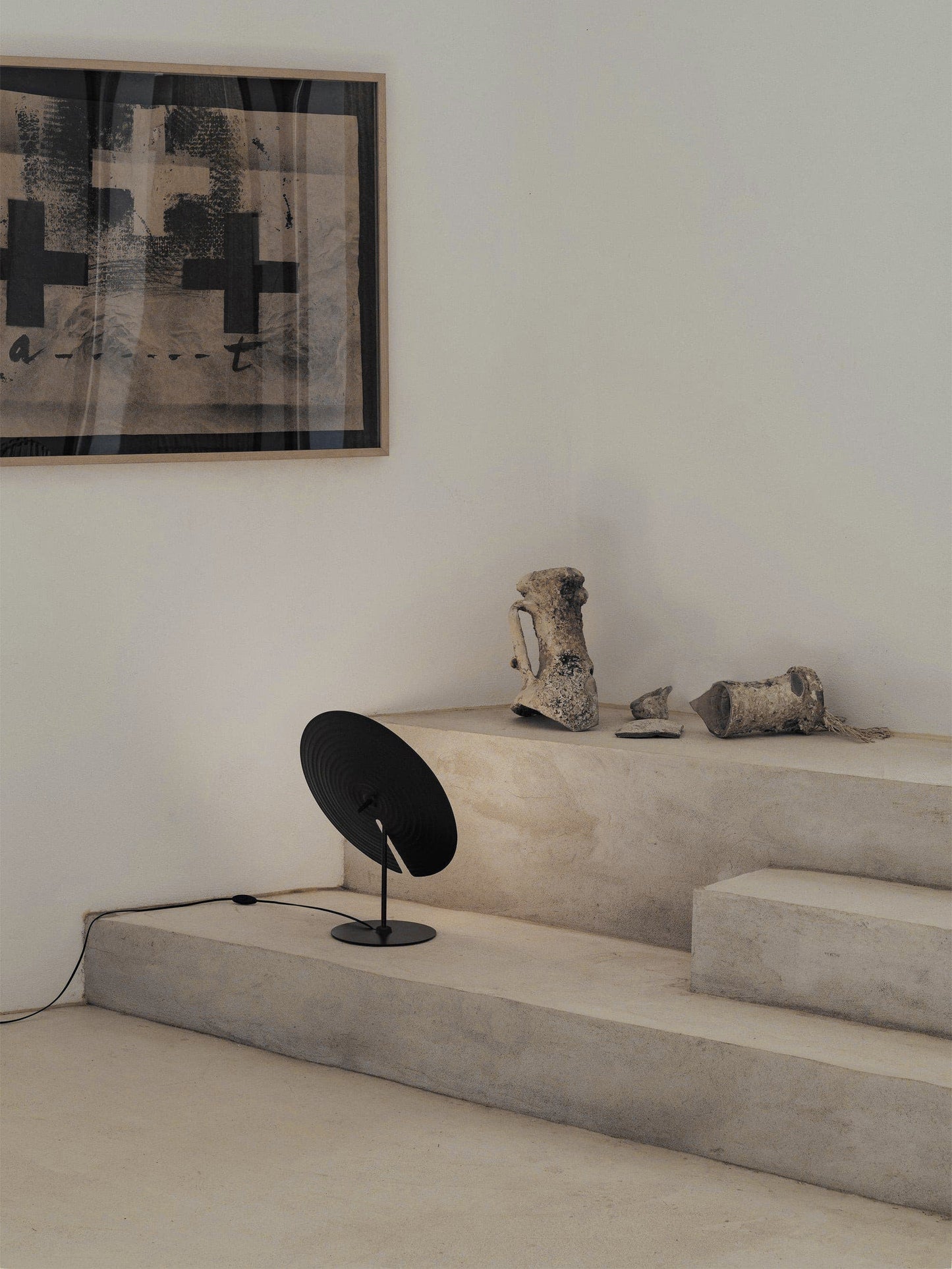 LuxeHarmony - Lampada da Tavolo con Eleganza Sottile e Diffusione di Luce Calda