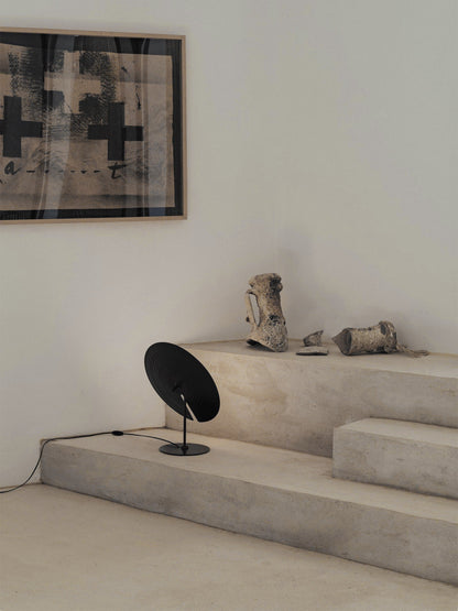 LuxeHarmony - Lampada da Tavolo con Eleganza Sottile e Diffusione di Luce Calda