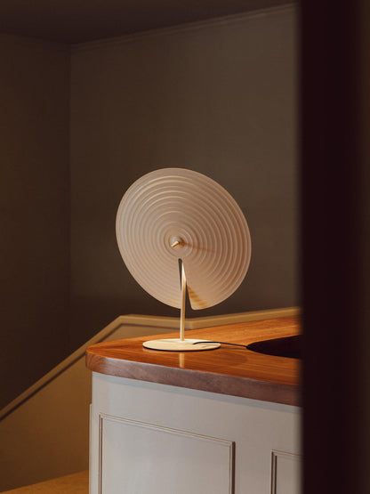 LuxeHarmony - Lampada da Tavolo con Eleganza Sottile e Diffusione di Luce Calda