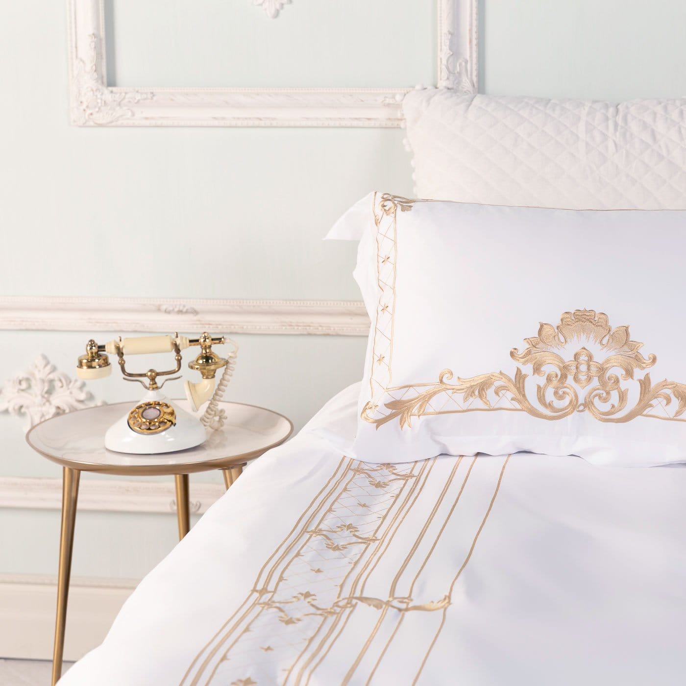 GoldenWood - Elegant White and Gold Bedding