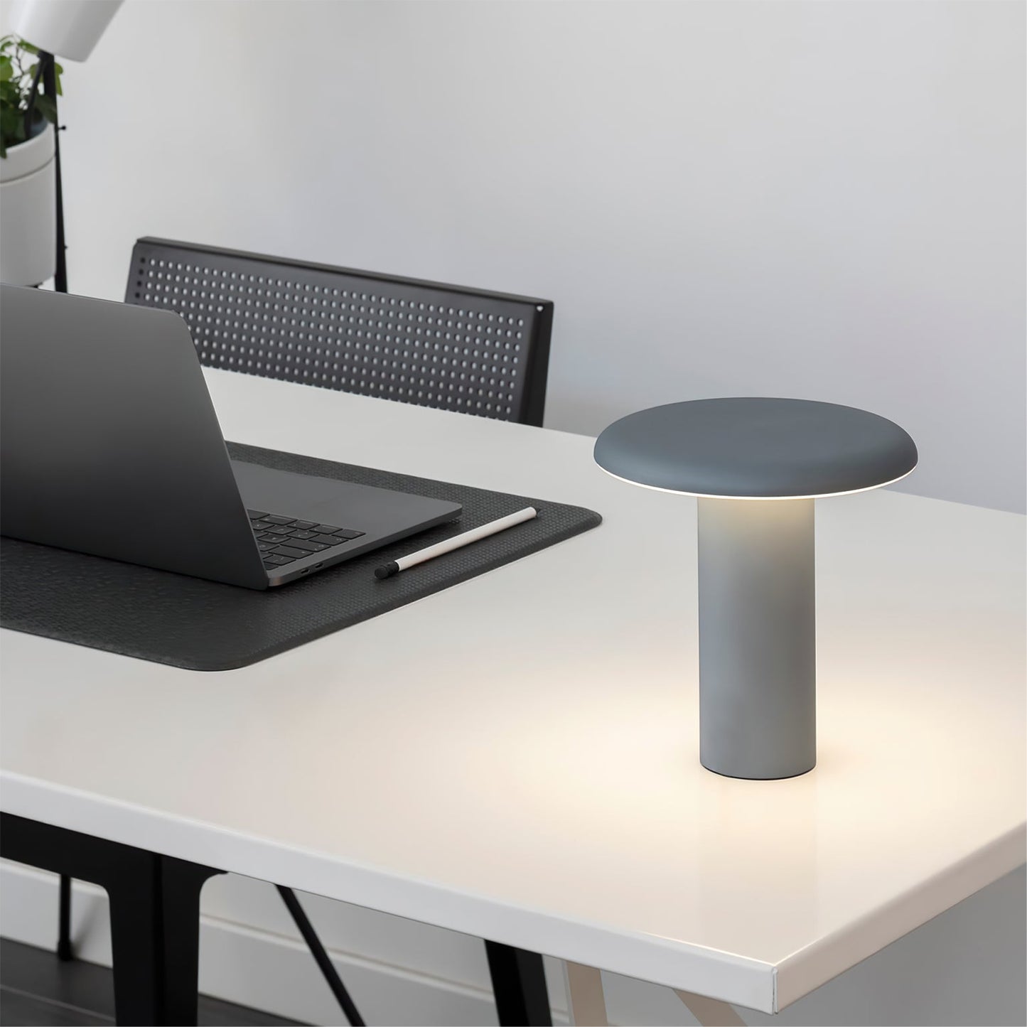 GlowStream – Lámpara de Mesa LED Elegante con Carga USB