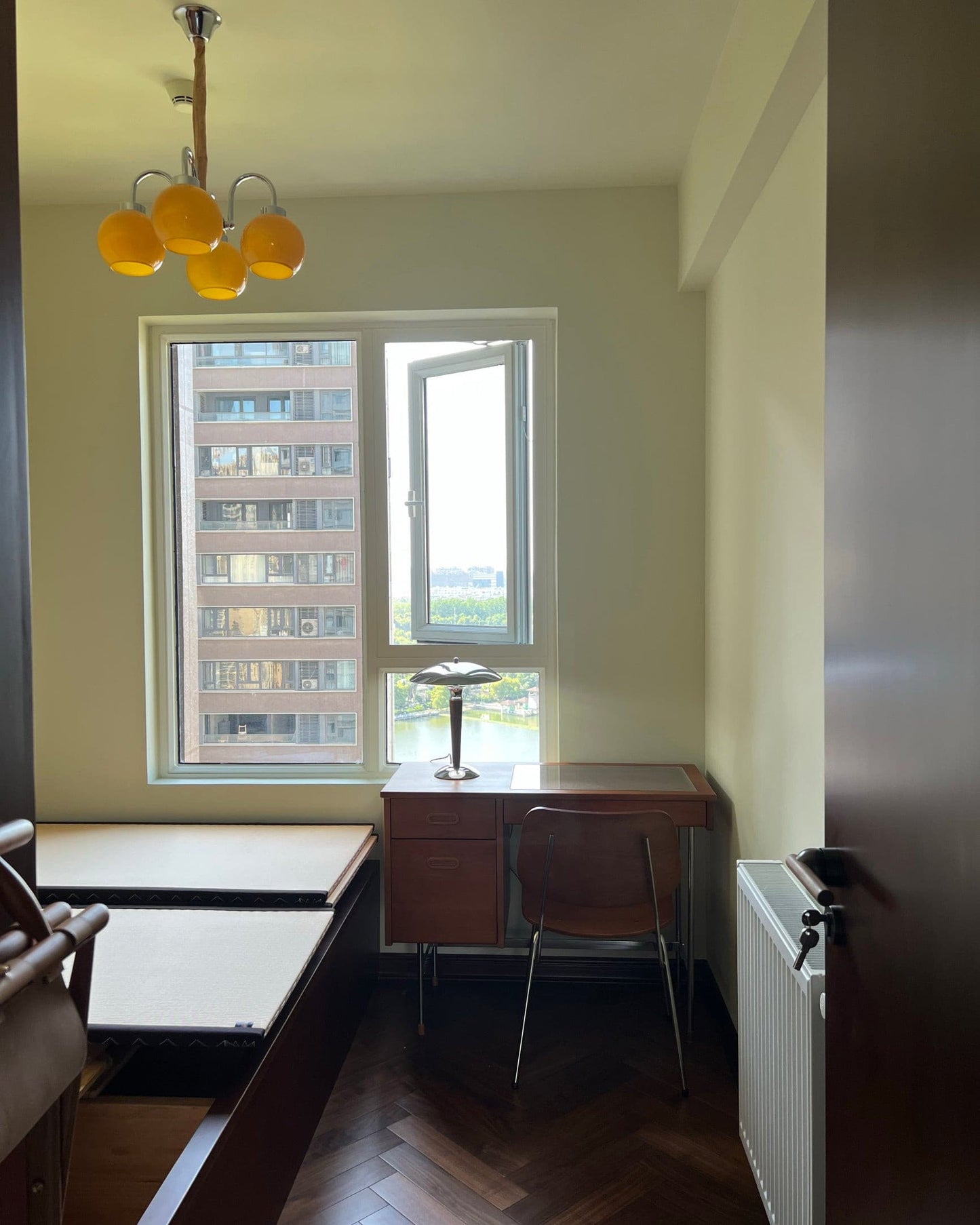 MinimalGlow - Skandinavisk Pastelfarvet Bordlampe