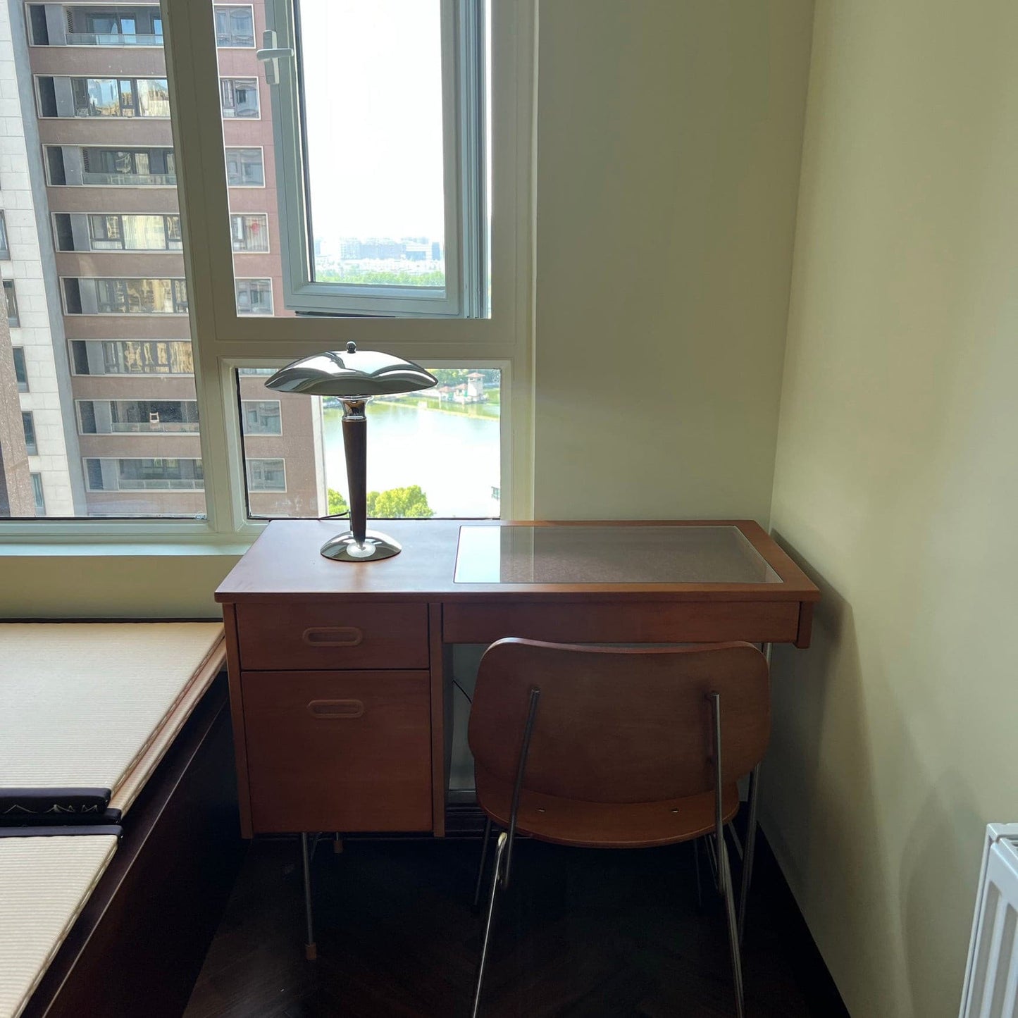 MinimalGlow - Skandinavisk Pastelfarvet Bordlampe