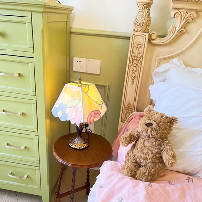 GlassCraft – Vintage Tiffany-Style Table Lamp