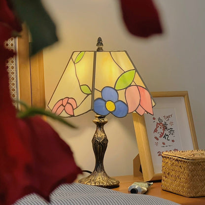 GlassCraft – Vintage Tiffany-Style Table Lamp