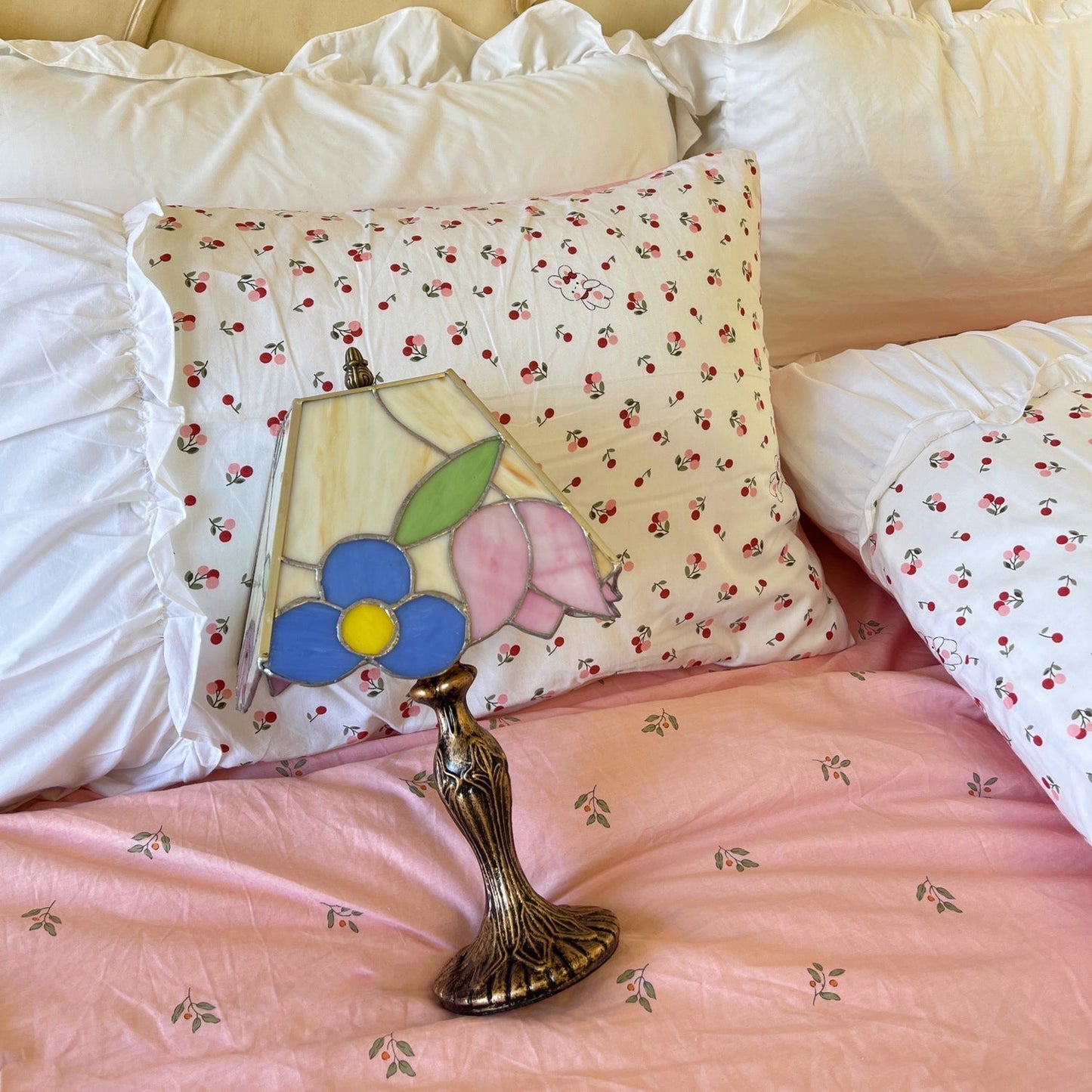 GlassCraft – Vintage Tiffany-Style Table Lamp