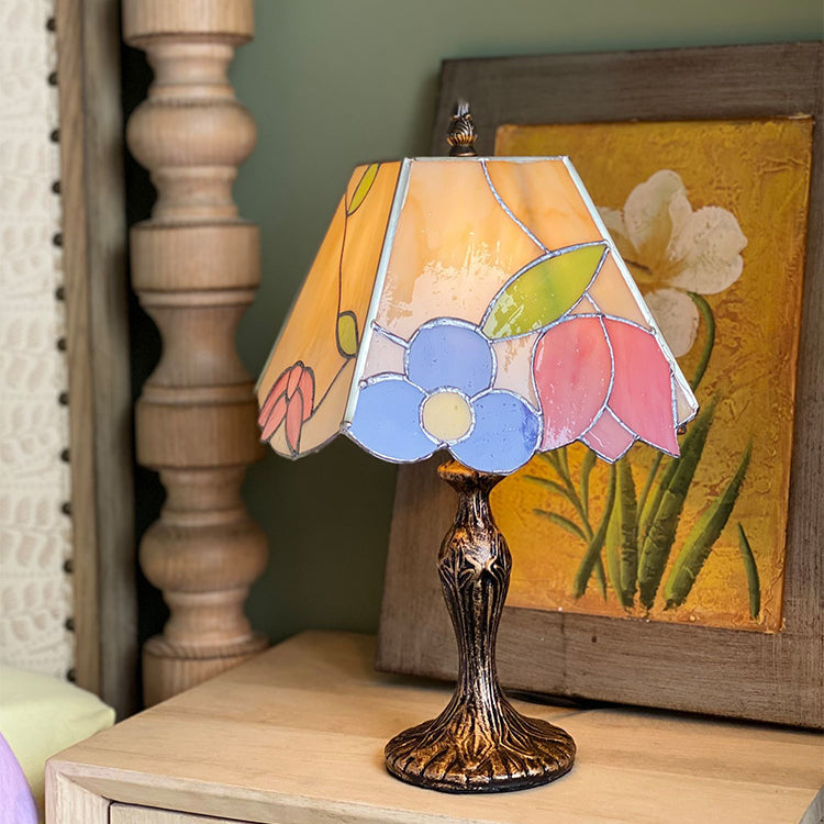 GlassCraft – Vintage Tiffany-Style Table Lamp