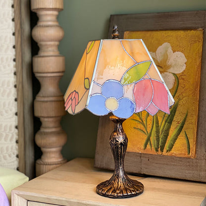 GlassCraft – Vintage Tiffany-Style Table Lamp