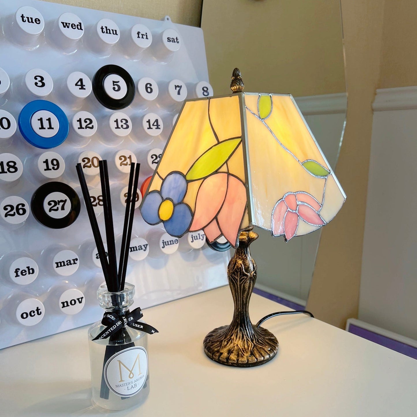 GlassCraft – Vintage Tiffany-Style Table Lamp