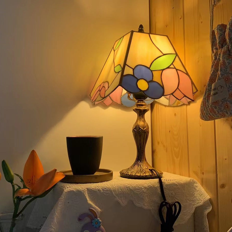 GlassCraft – Vintage Tiffany-Style Table Lamp