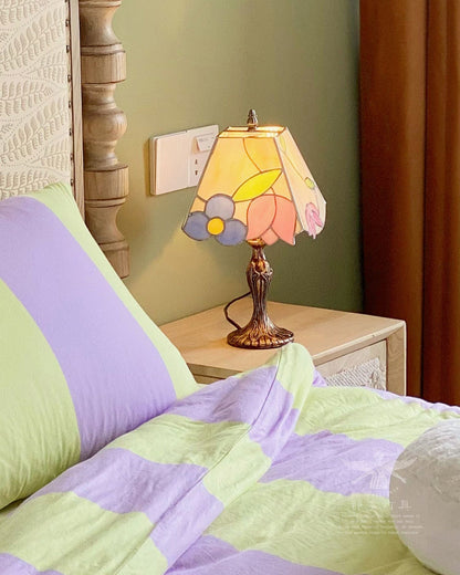 GlassCraft – Vintage Tiffany-Style Table Lamp