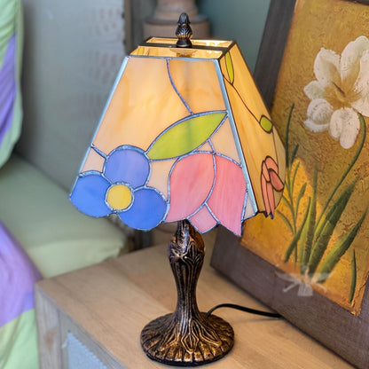 GlassCraft – Vintage Tiffany-Style Table Lamp