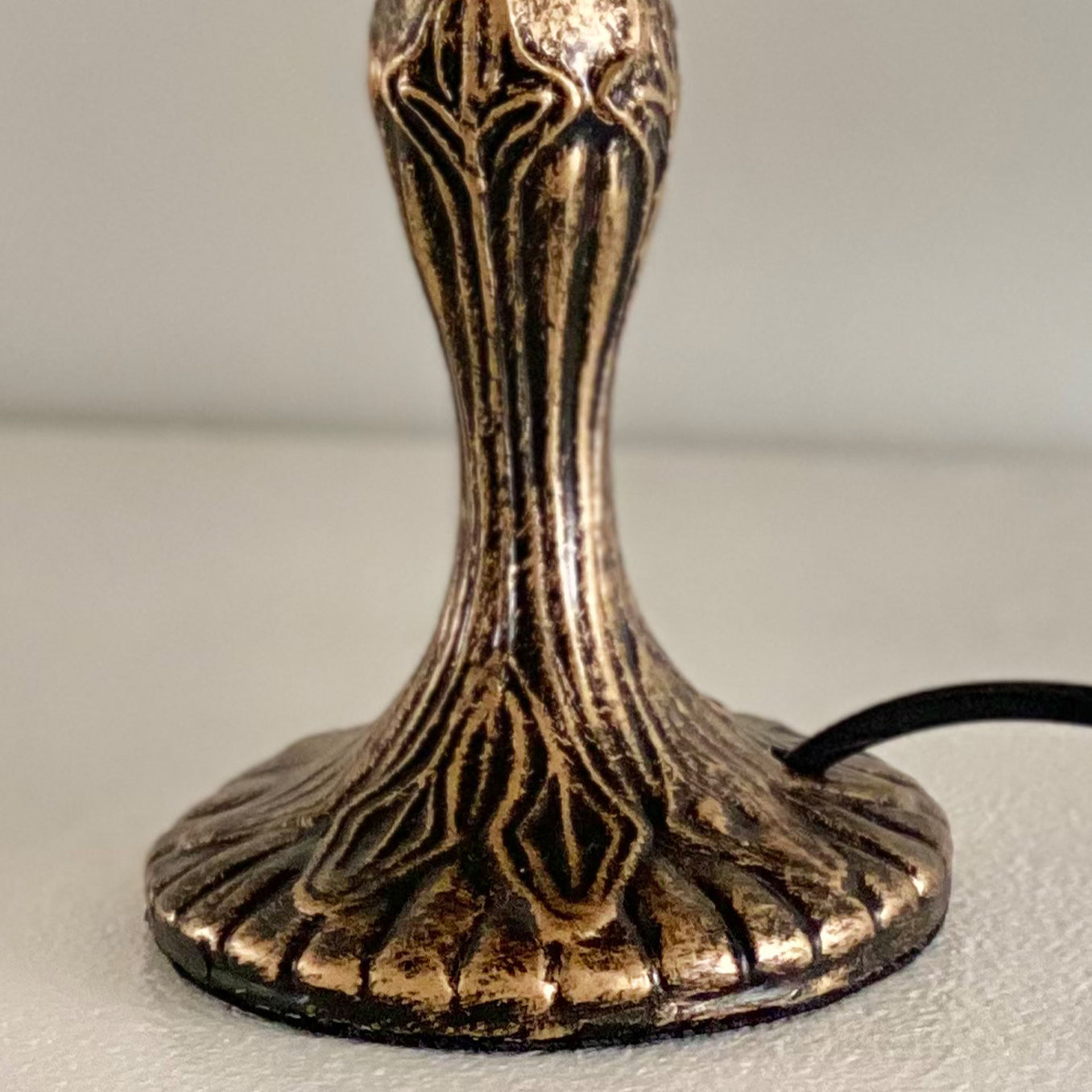 GlassCraft – Vintage Tiffany-Style Table Lamp