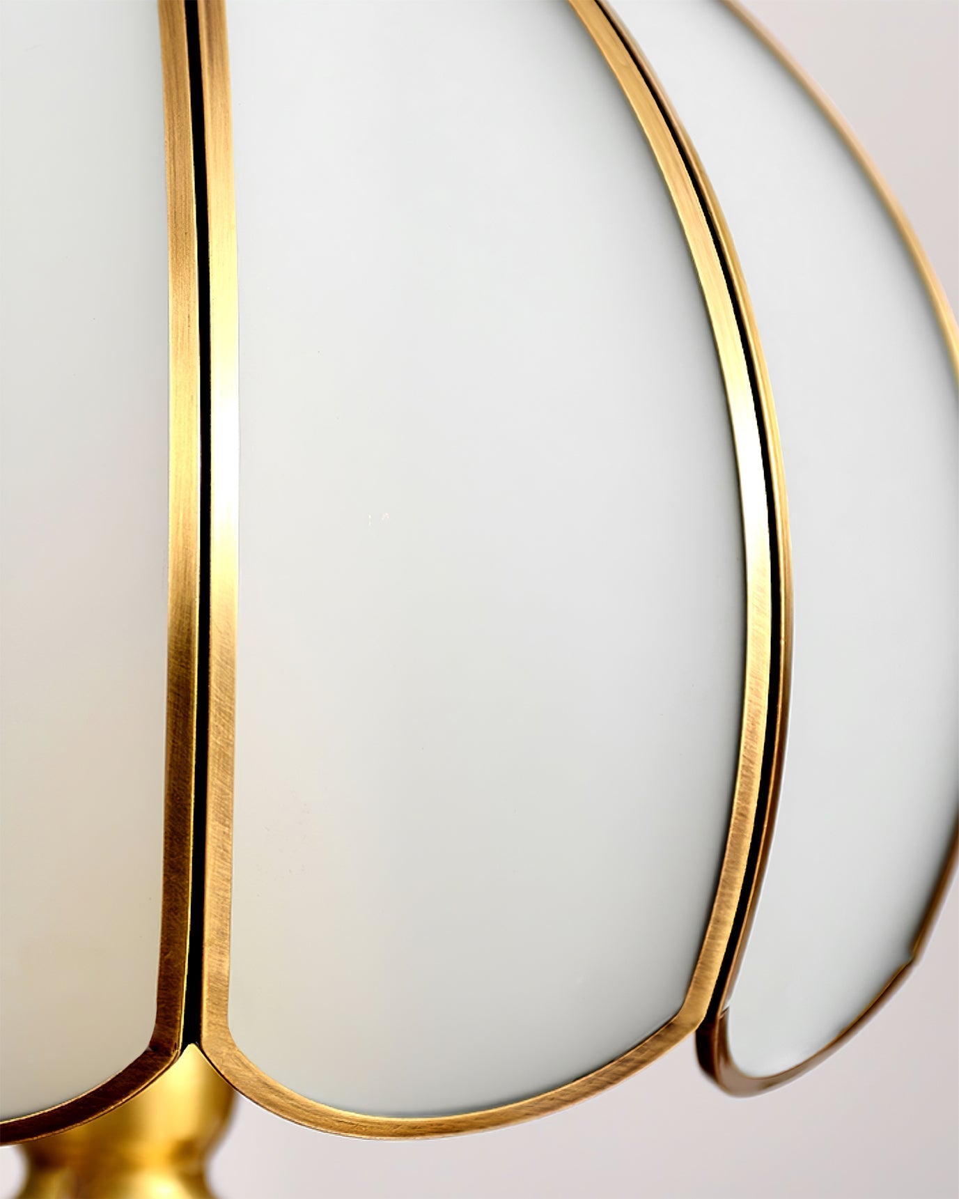 LumeWhite – Classic Brass and Glass Table Lamp