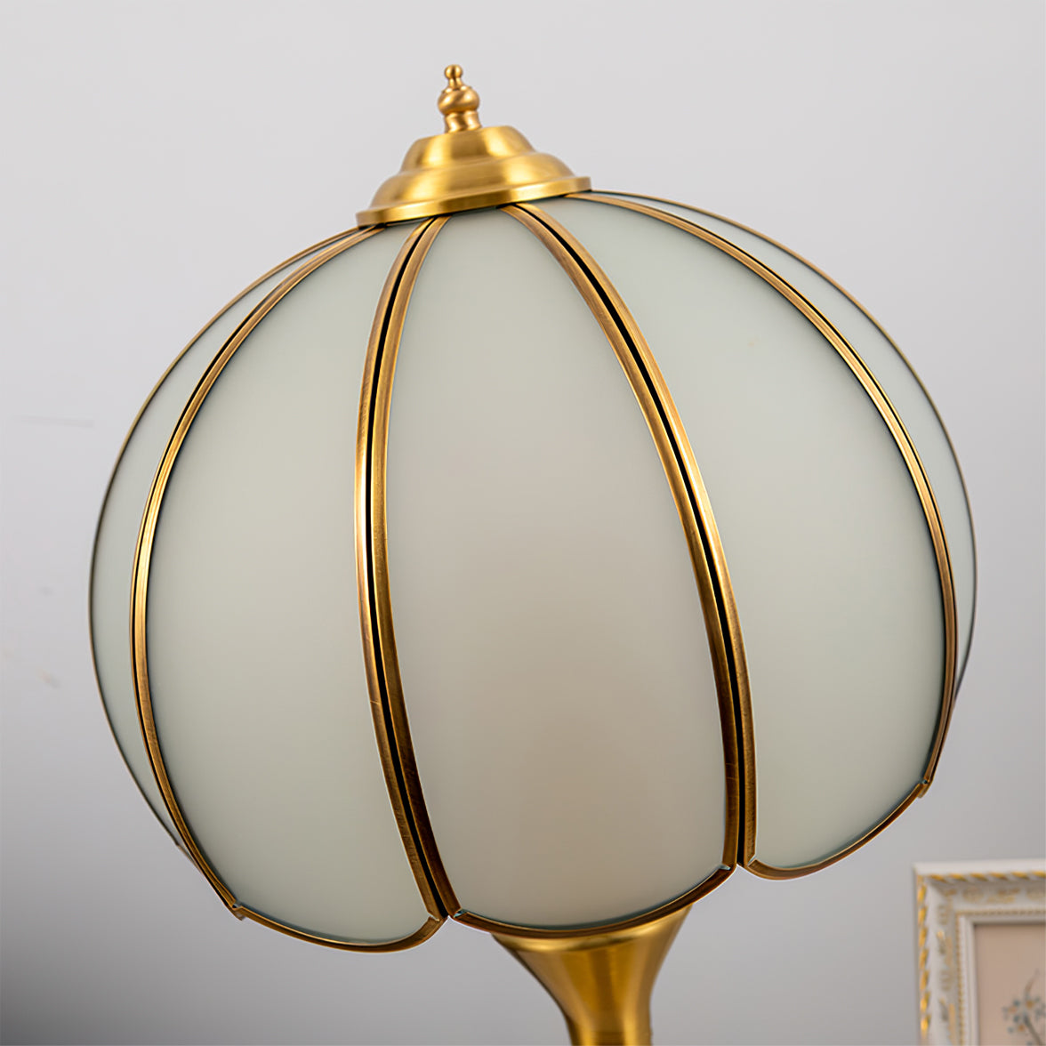 LumeWhite – Classic Brass and Glass Table Lamp