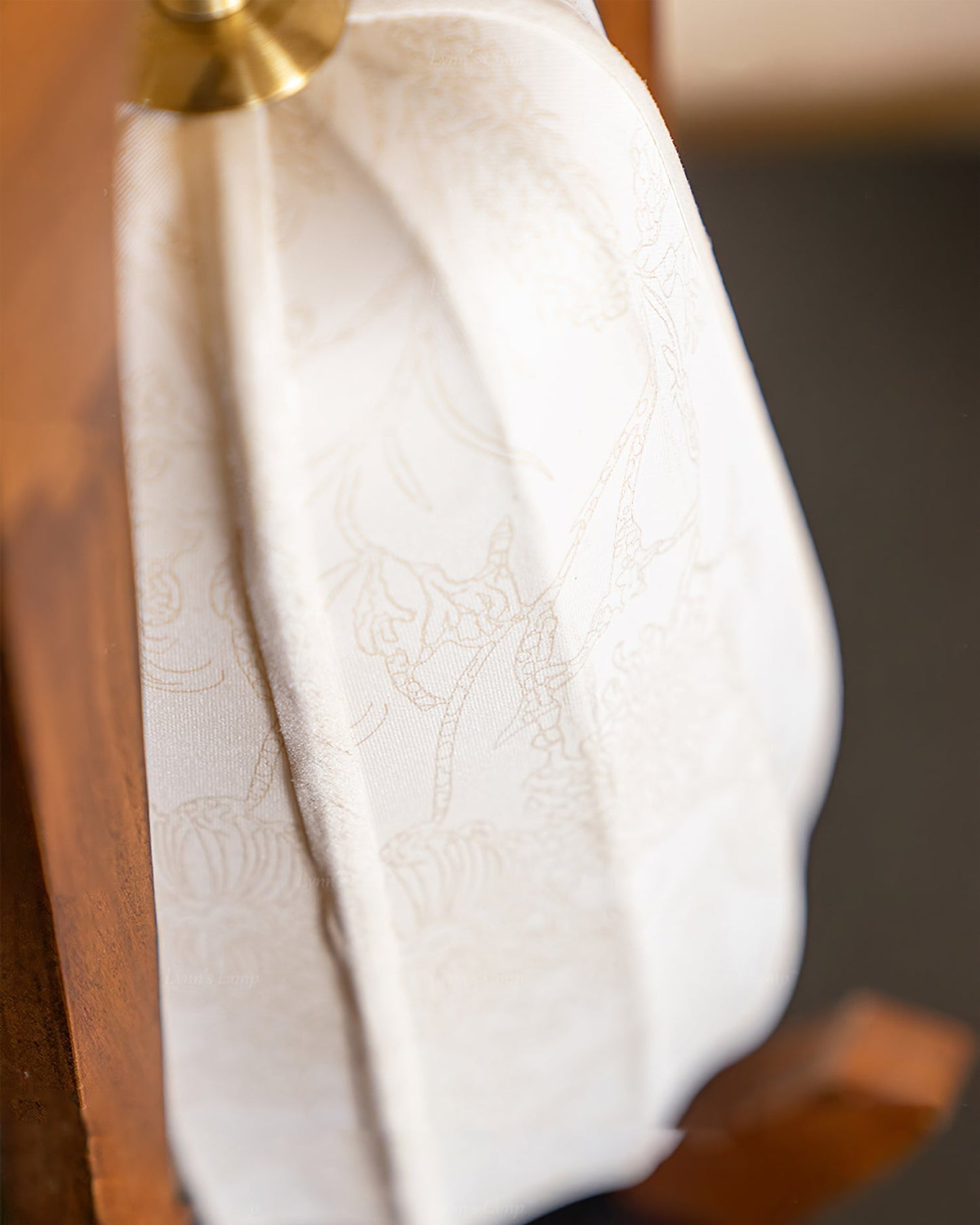 LuxeTotem - Elegant Lampe