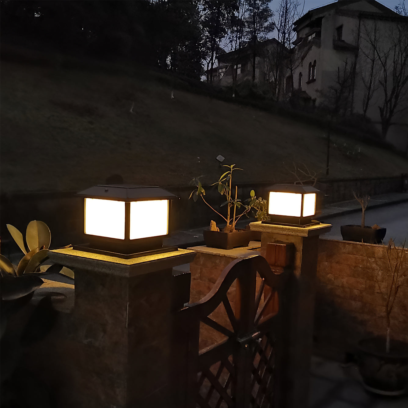 NoirGlow – Lámpara de Escritorio LED Negra Moderna