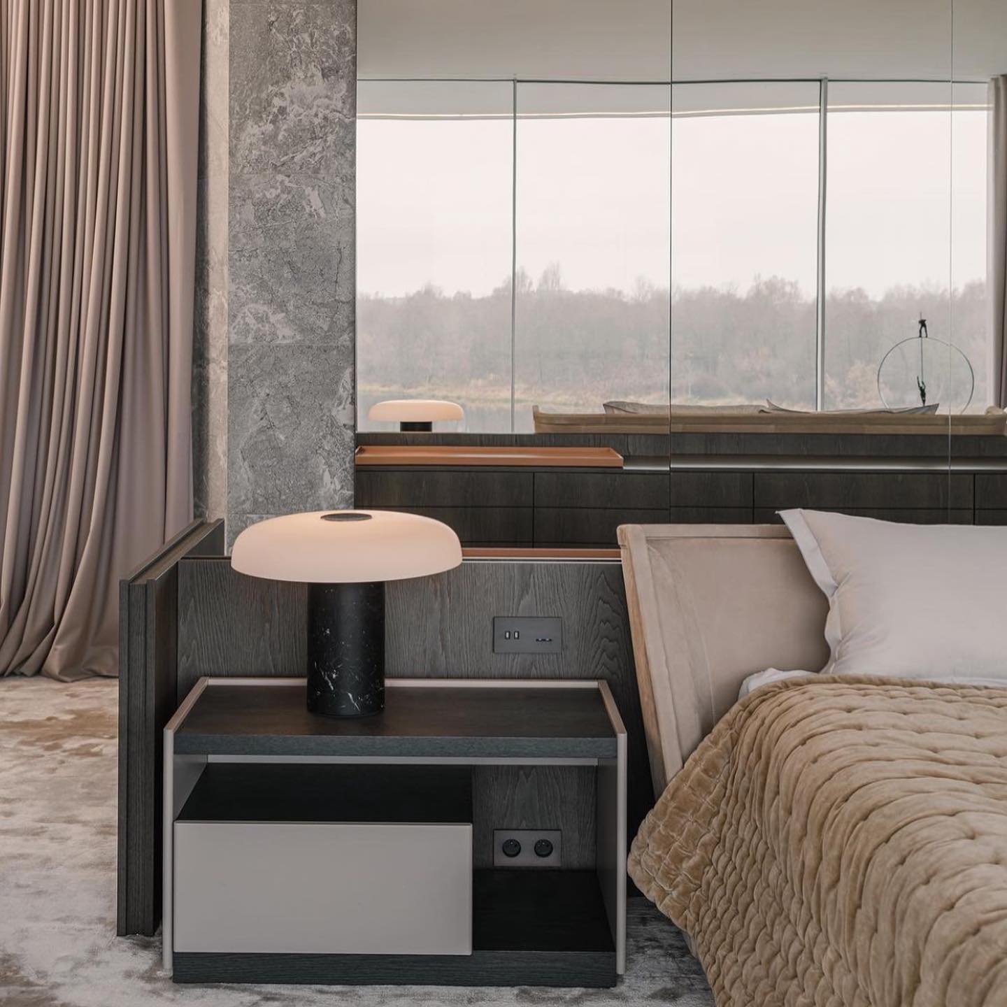 VibrantGleam - Lámpara de Escritorio Estilosa