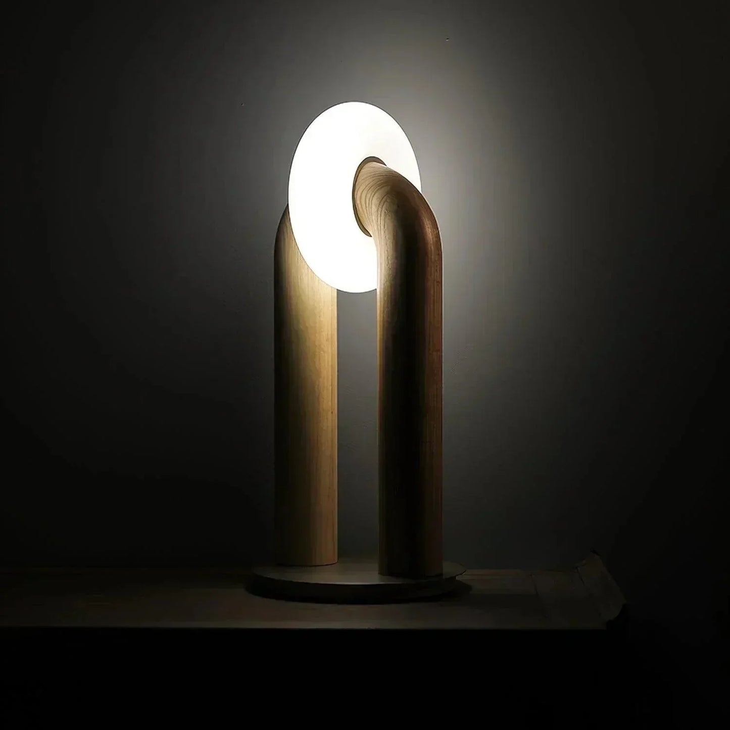 CurveGlow – Innovative Desk Light