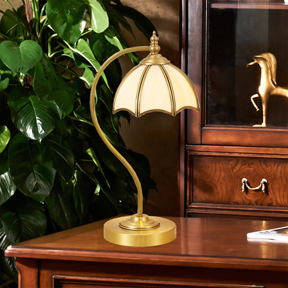 ChicBreeze – Lámpara de Mesa de Latón y Vidrio con Diseño de Paraguas