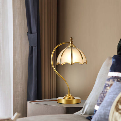 ChicBreeze – Lámpara de Mesa de Latón y Vidrio con Diseño de Paraguas