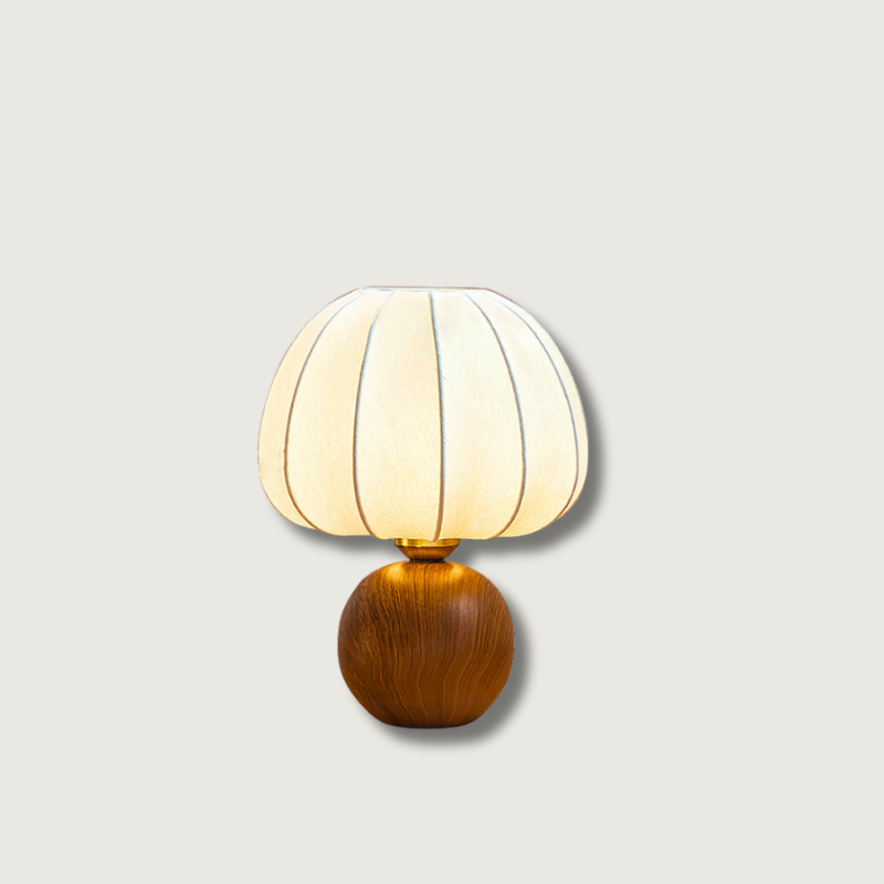 ShadeLuxe - Elegant Bordlampe
