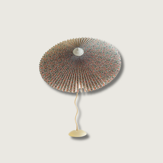 LuxePleat - Lampe de table élégante avec un abat-jour plissé texturé