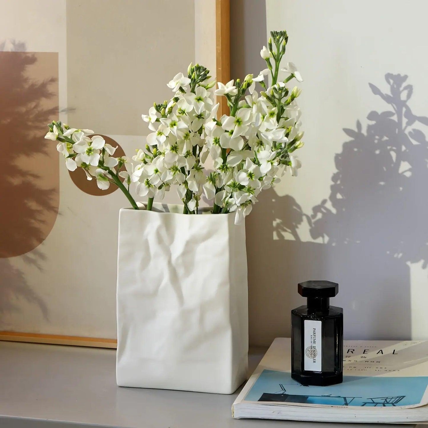PaperFlow - Stylish Paper Vase