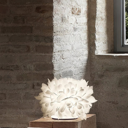 LeafGlow – Lámpara de Mesa Contemporánea con Acento de Pétalo Floral