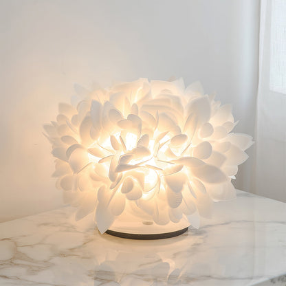 LeafGlow – Lámpara de Mesa Contemporánea con Acento de Pétalo Floral