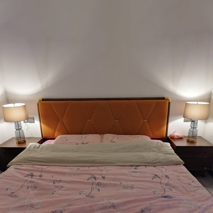 LuxAura – Elegante Metall- und Glas-Tischlampe