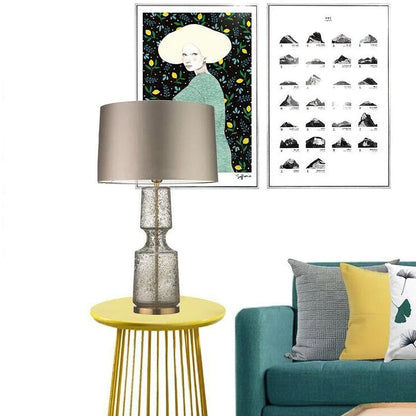 LuxAura – Elegante Metall- und Glas-Tischlampe