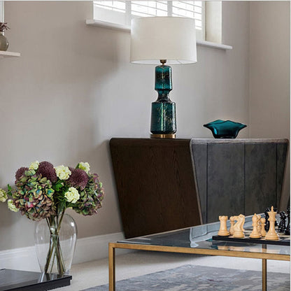 LuxAura – Elegante Metall- und Glas-Tischlampe