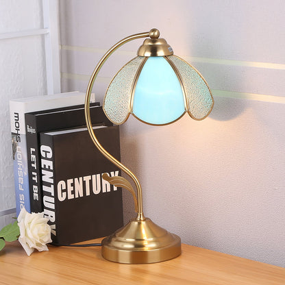 GlowPetal – Luxuriöse Blumen-Glas-Tischlampe