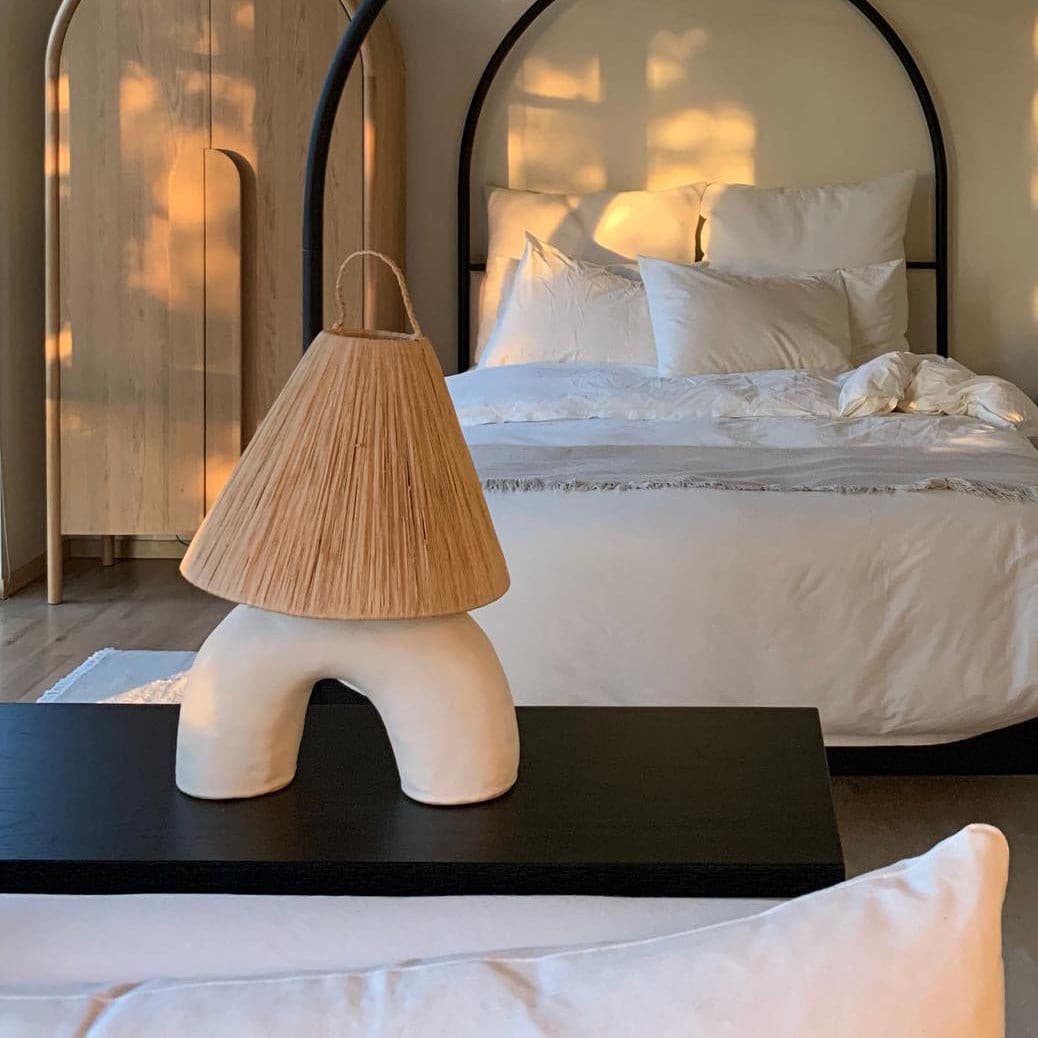 ElectraGlow - Lámpara contemporánea con base potente y luz eficiente