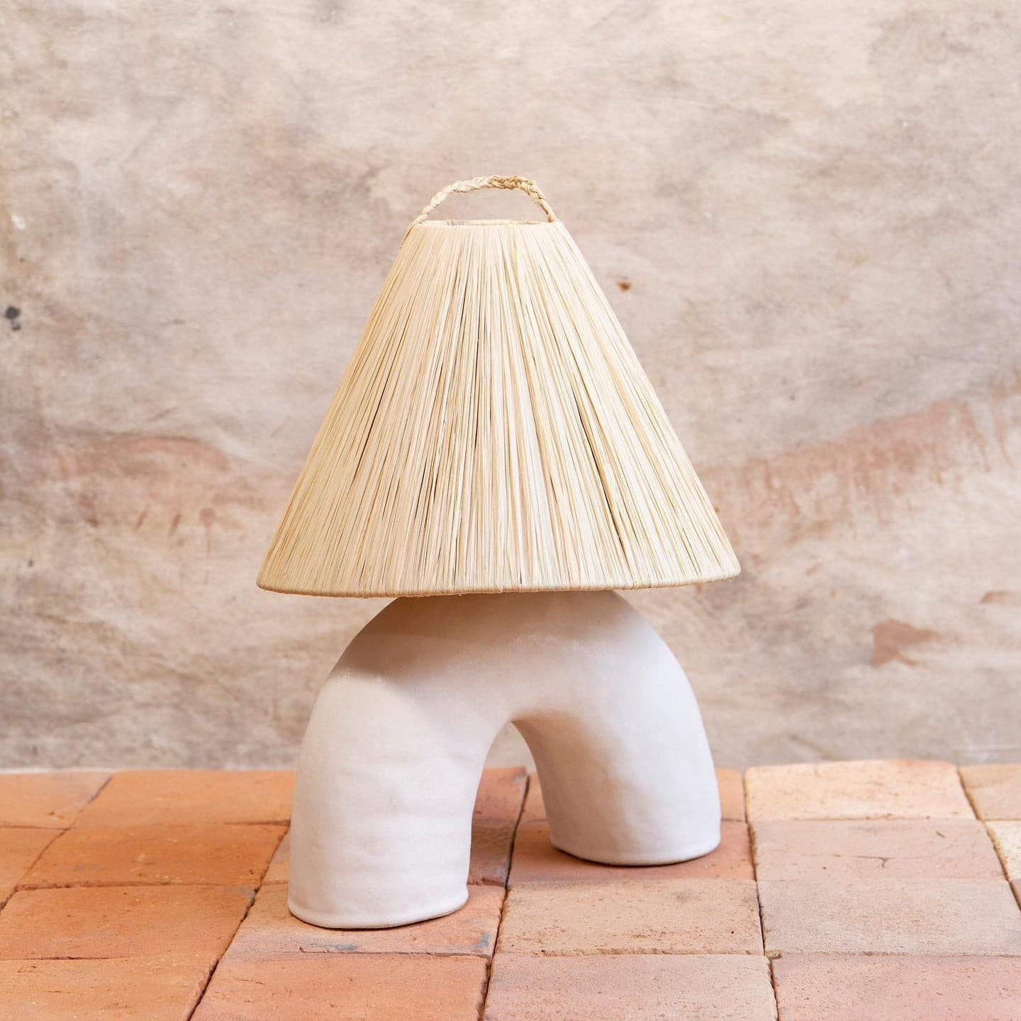 ElectraGlow - Lámpara contemporánea con base potente y luz eficiente