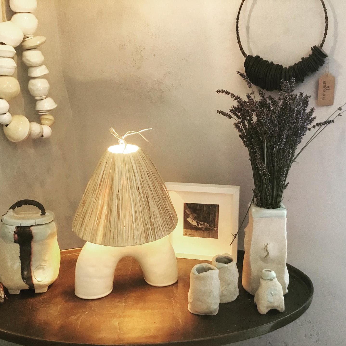 ElectraGlow - Lámpara contemporánea con base potente y luz eficiente