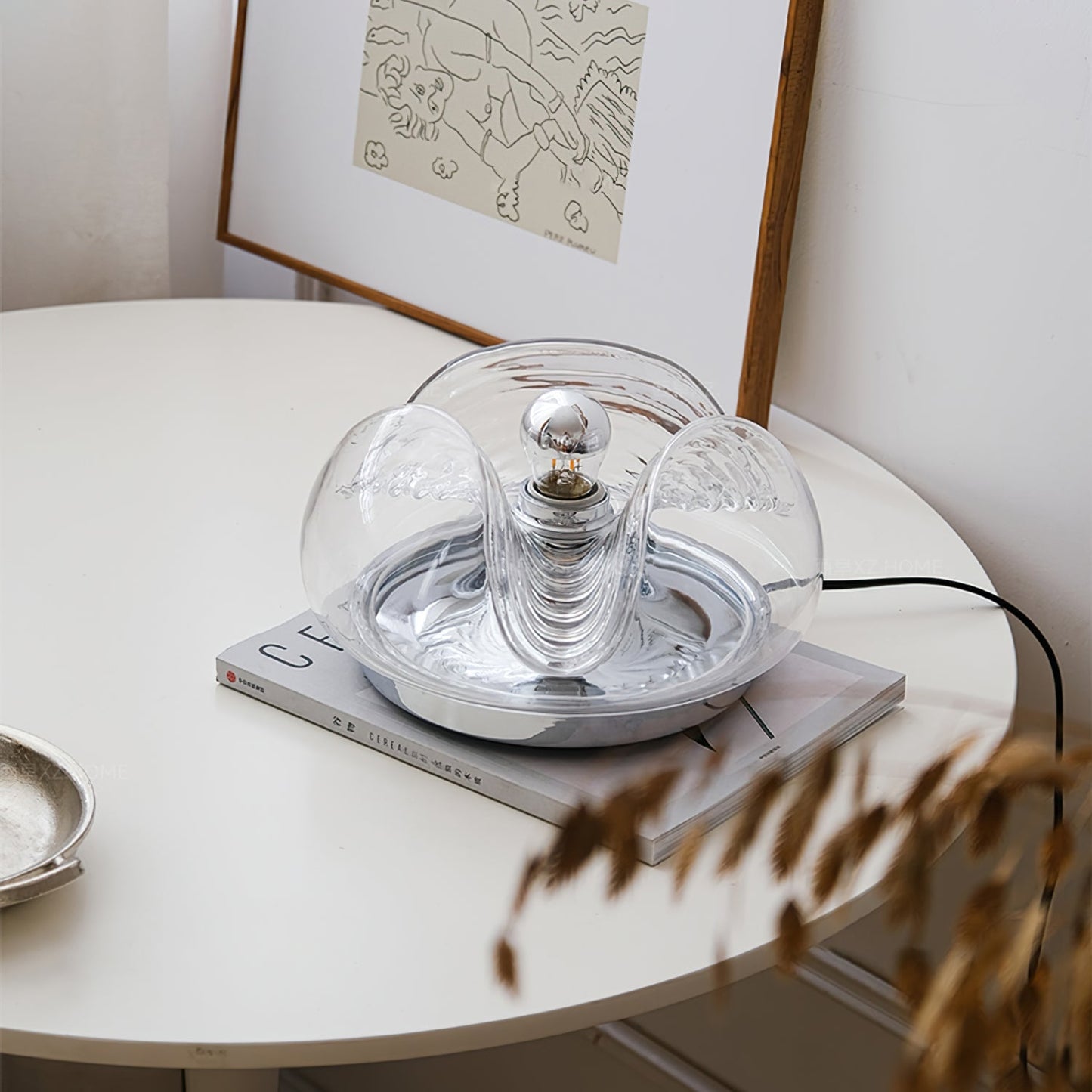 WaveBeam - Elegant Bordlampe med Blid Bølge Design