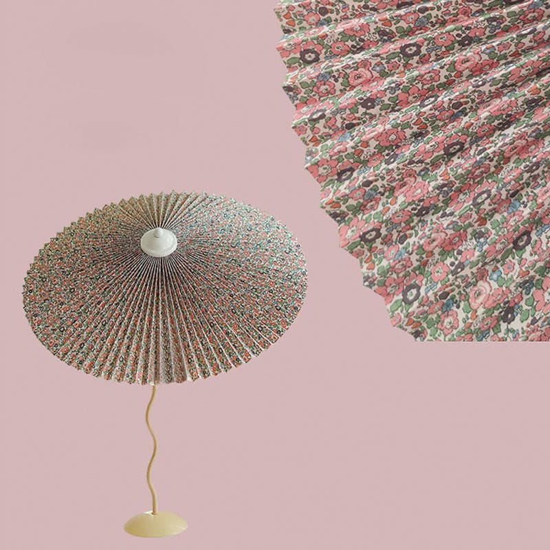 LuxePleat - Elegant Bordlampe med en Tekstureret Plisseret Skærm