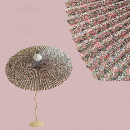 LuxePleat - Elegant Bordlampe med en Tekstureret Plisseret Skærm