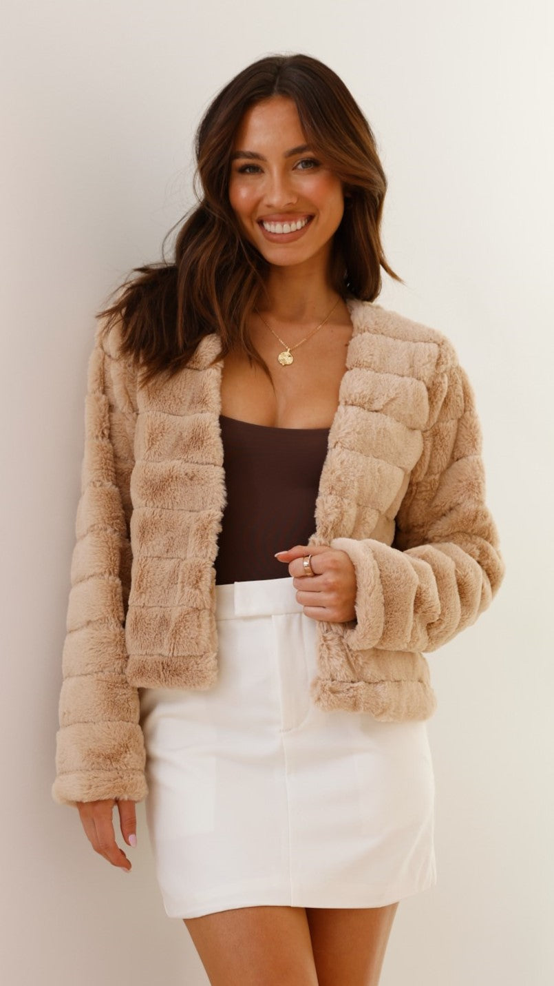 Women's Quilted Faux Fur Crop Jacket with Open Front – Structured Fit for Stylish Comfort 10