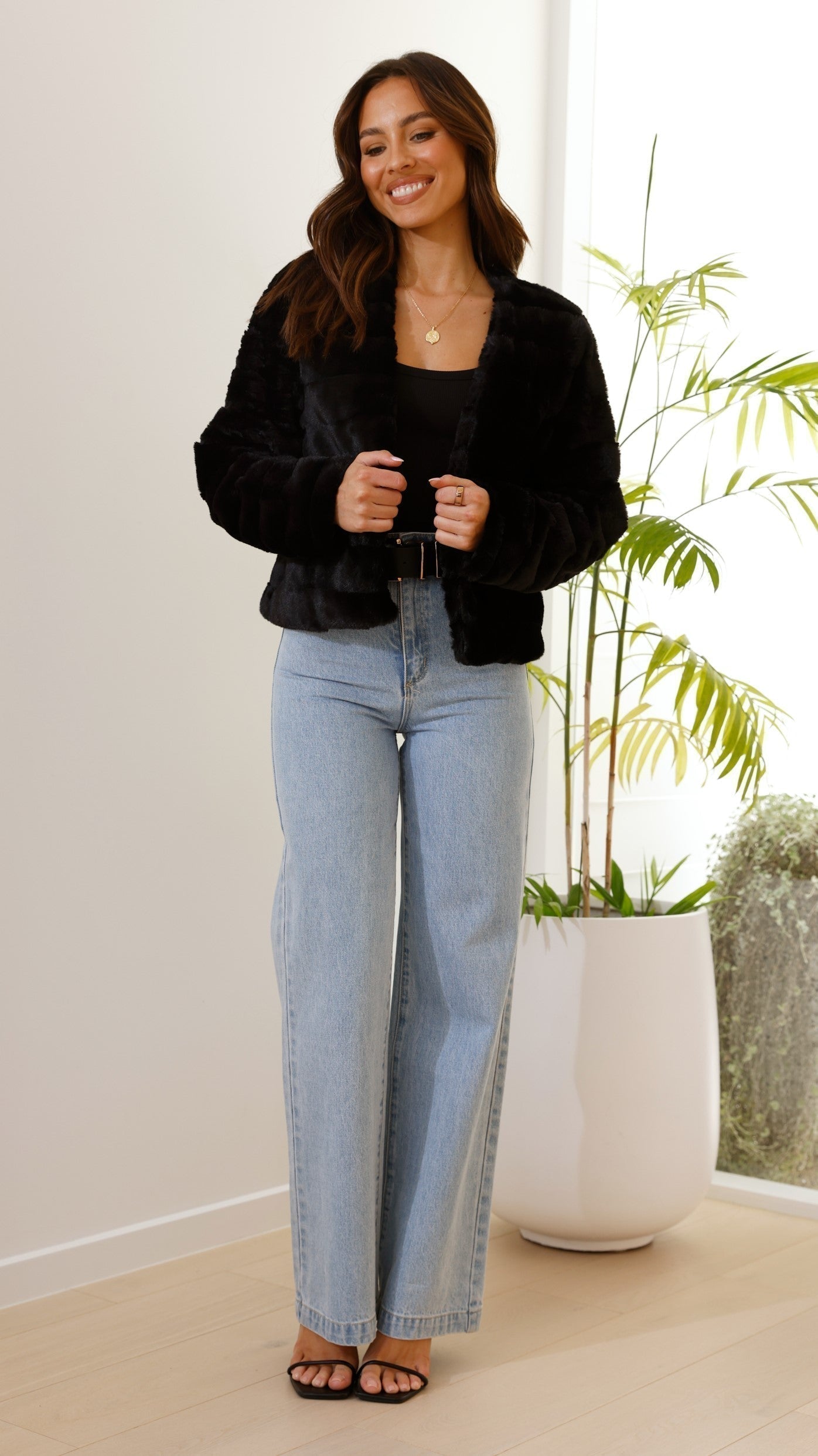 Women's Quilted Faux Fur Crop Jacket with Open Front – Structured Fit for Stylish Comfort 5