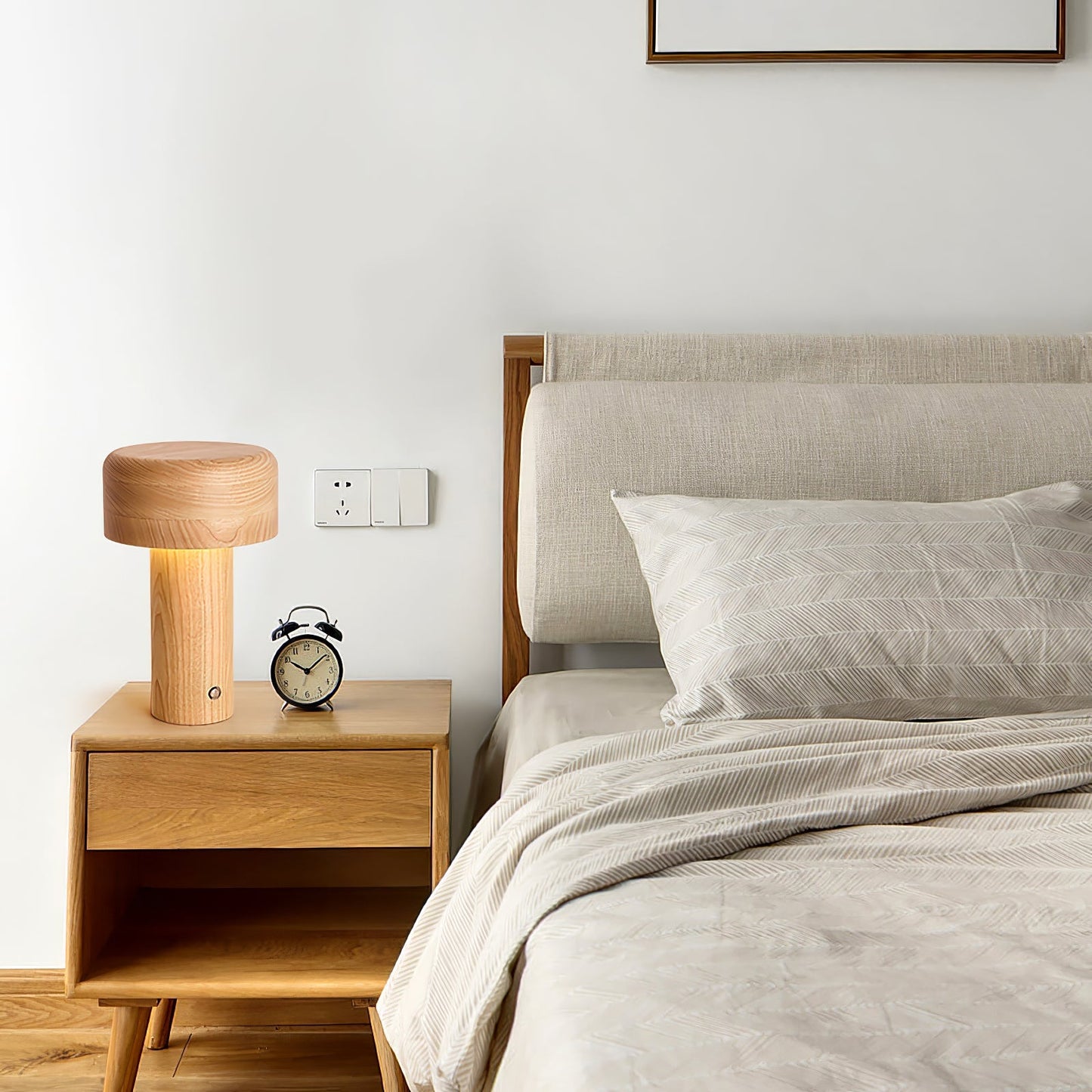 LuxeTower - Table Lamp with Sleek Tower Design and Warm Glow