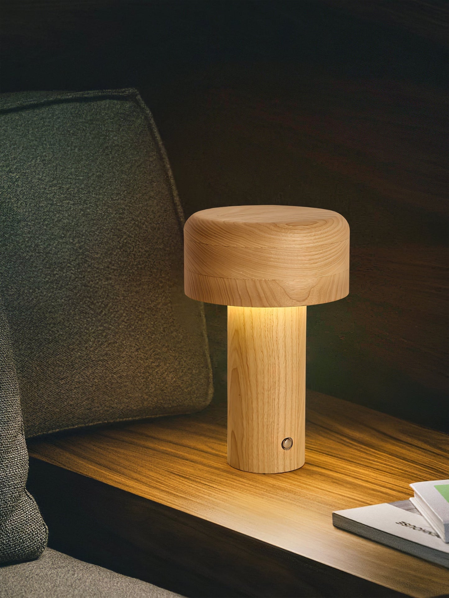 LuxeTower - Table Lamp with Sleek Tower Design and Warm Glow