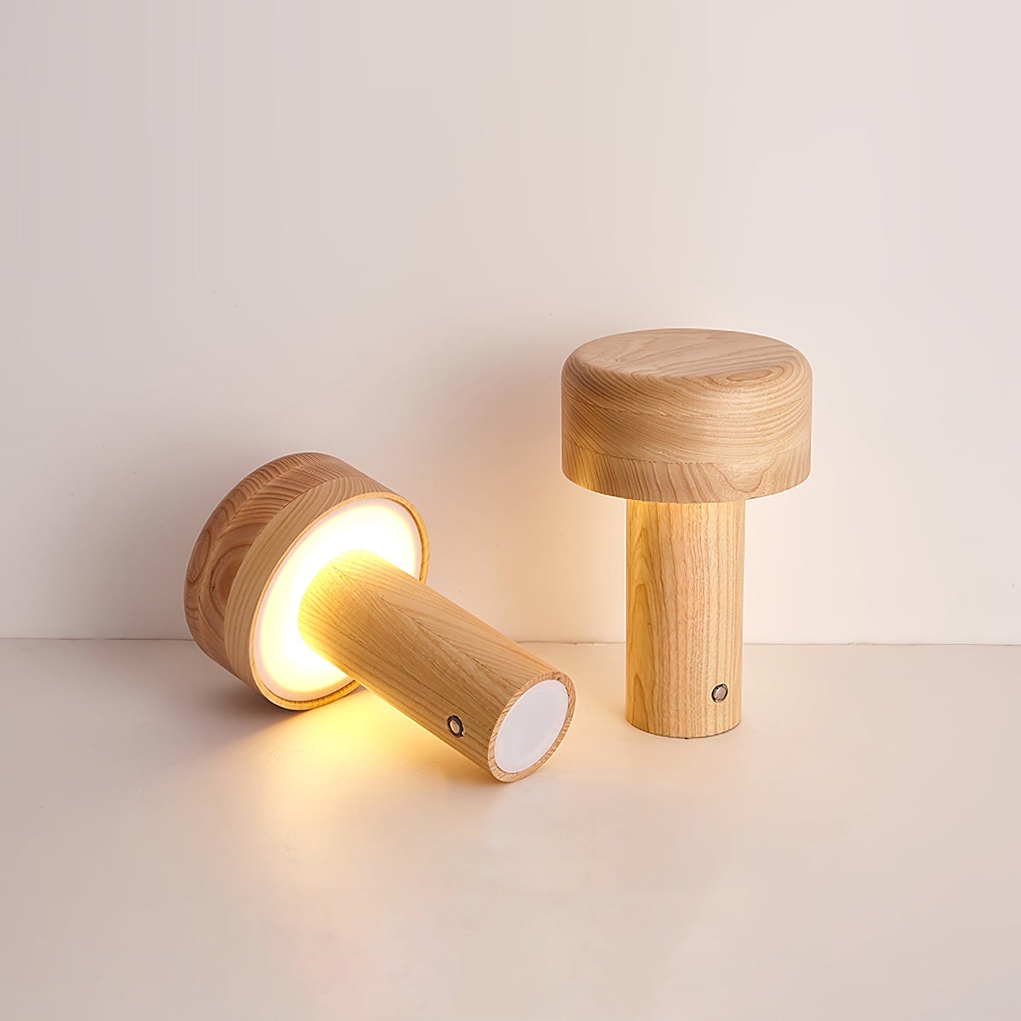 LuxeTower - Table Lamp with Sleek Tower Design and Warm Glow