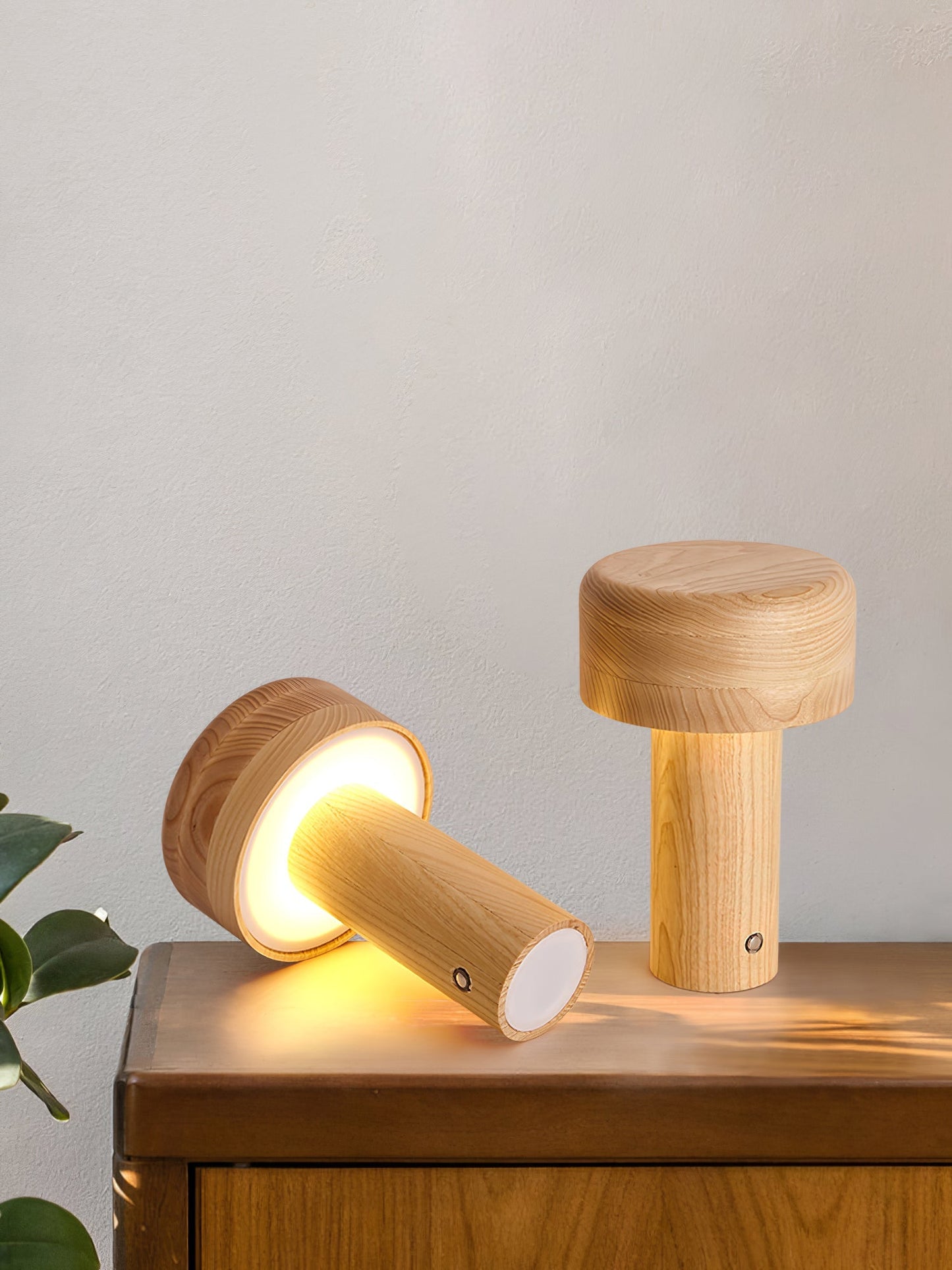LuxeTower - Table Lamp with Sleek Tower Design and Warm Glow
