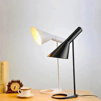 EssenceGlow - Ren og Moderne Bordlampe