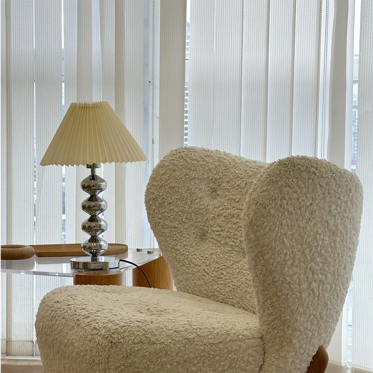 LuxeZuma - Lámpara de Mesa con Base Elegante y Iluminación Acogedora