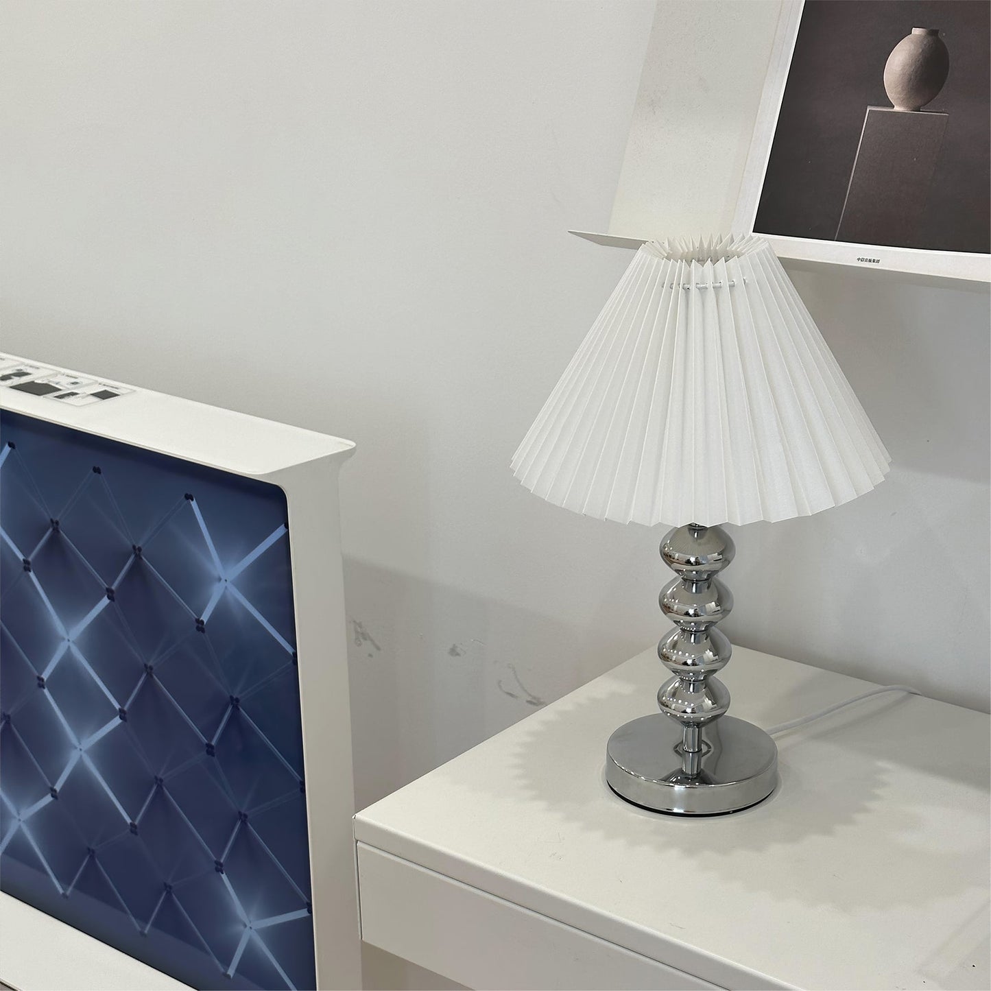 LuxeZuma - Lámpara de Mesa con Base Elegante y Iluminación Acogedora