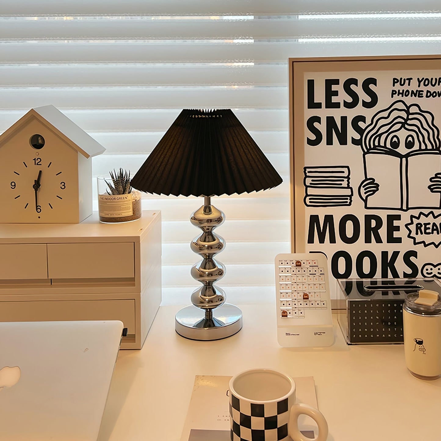 LuxeZuma - Lámpara de Mesa con Base Elegante y Iluminación Acogedora